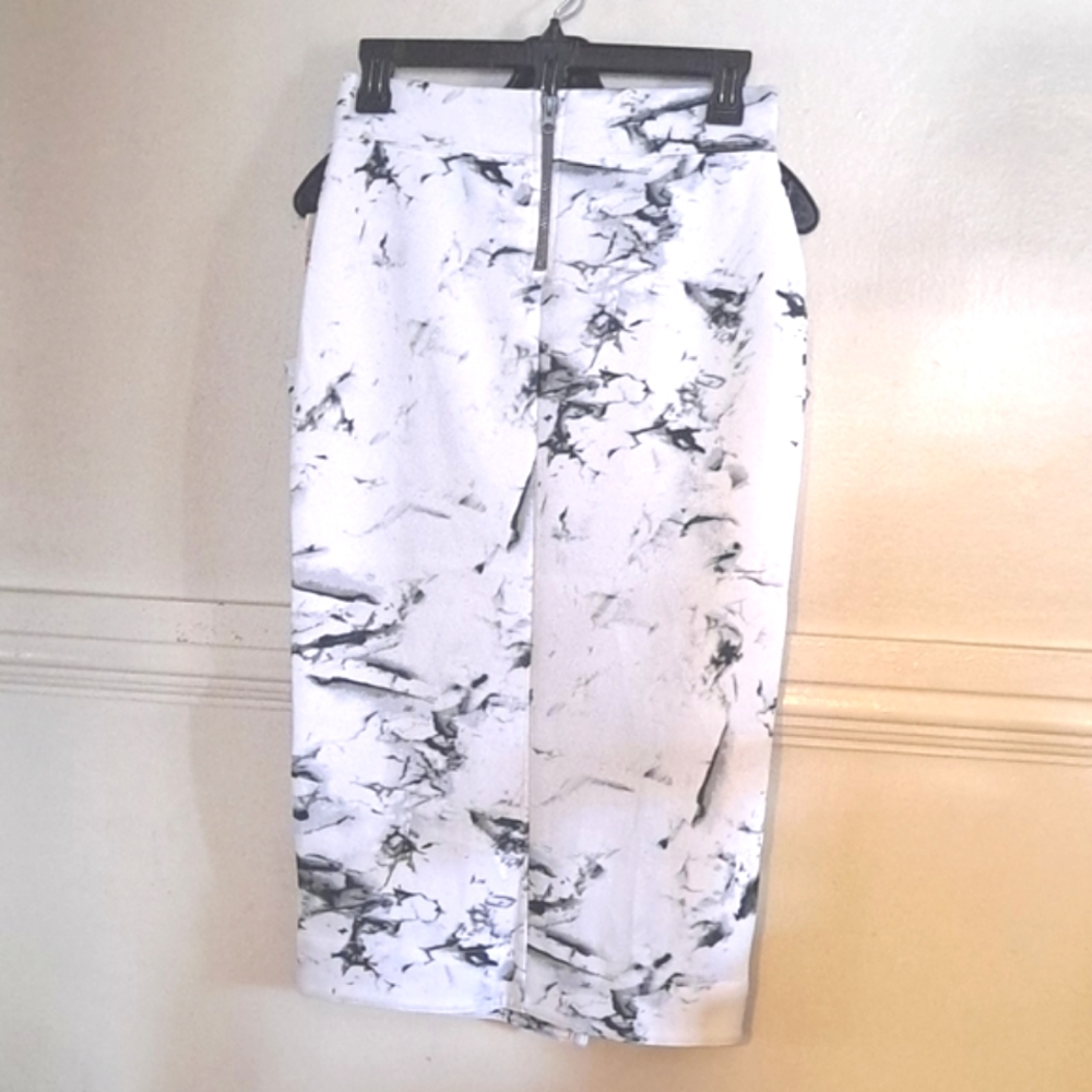 Summer Gray White Bodycon Skirt and Top Set